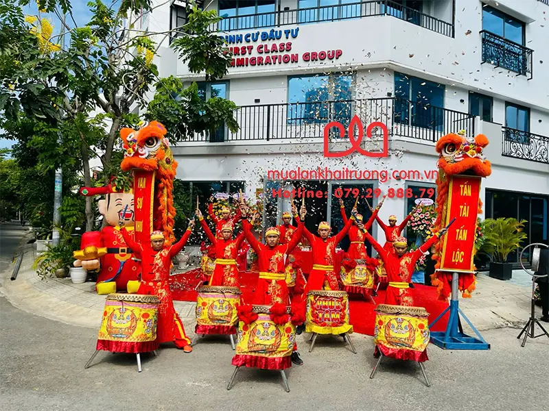 Tiết mục trống hội mở màn hoành tráng