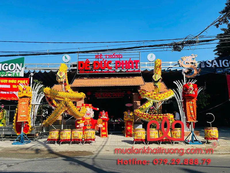 Múa Lân khai trương quán ăn, nhà hàng