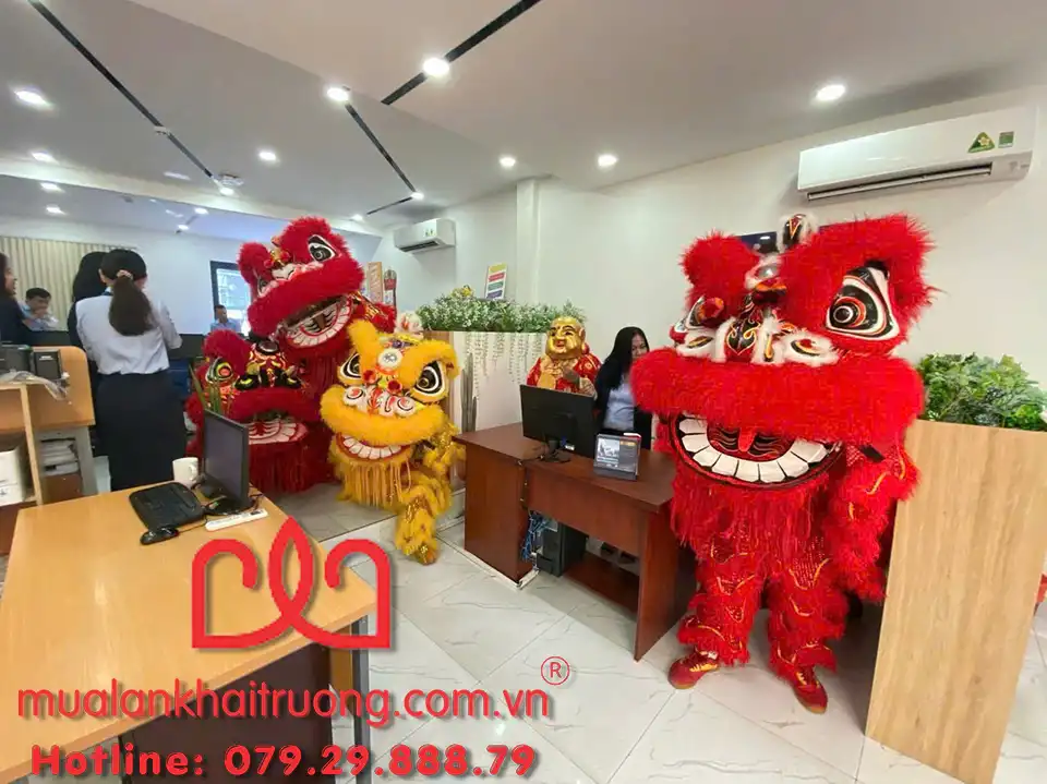 Khái niệm Múa lân khai trương tại Quận 4
