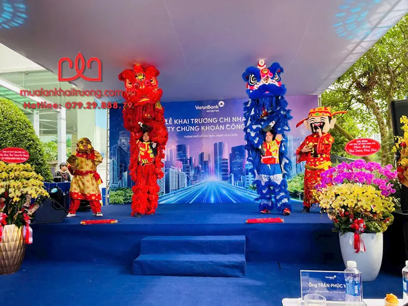 Múa lân khai trương chỉ với 3,5 triệu đồng!?!