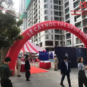 Cổng hơi như lời chào đầu tiên