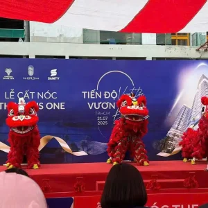 Múa lân khai trương Quận 1