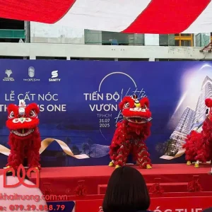 Múa lân khai mạc chào đón khách mời