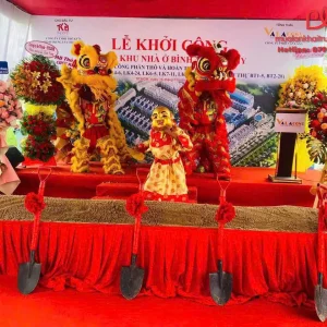 Múa lân trong buổi lễ khởi công