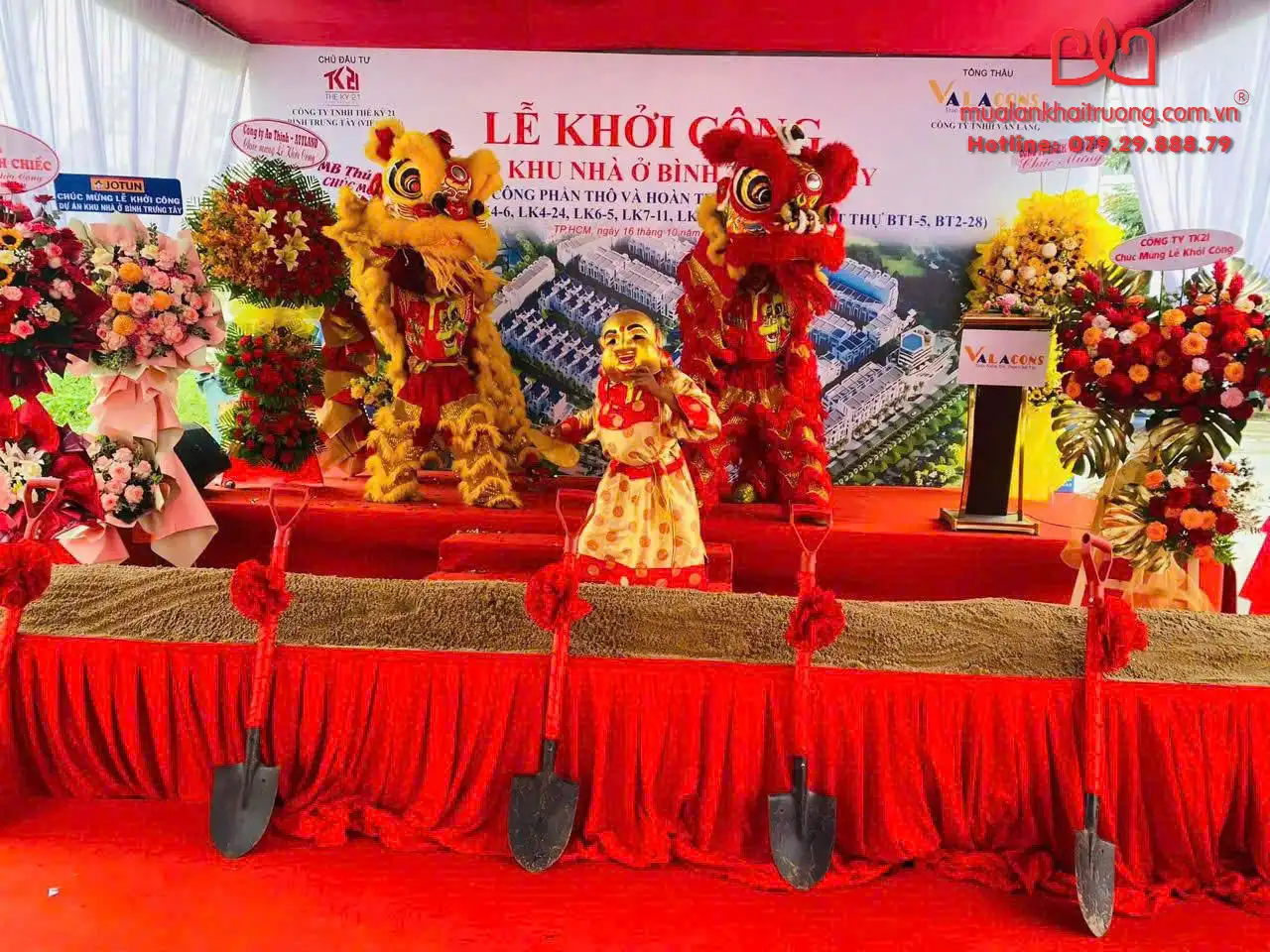 Múa lân trong buổi lễ khởi công