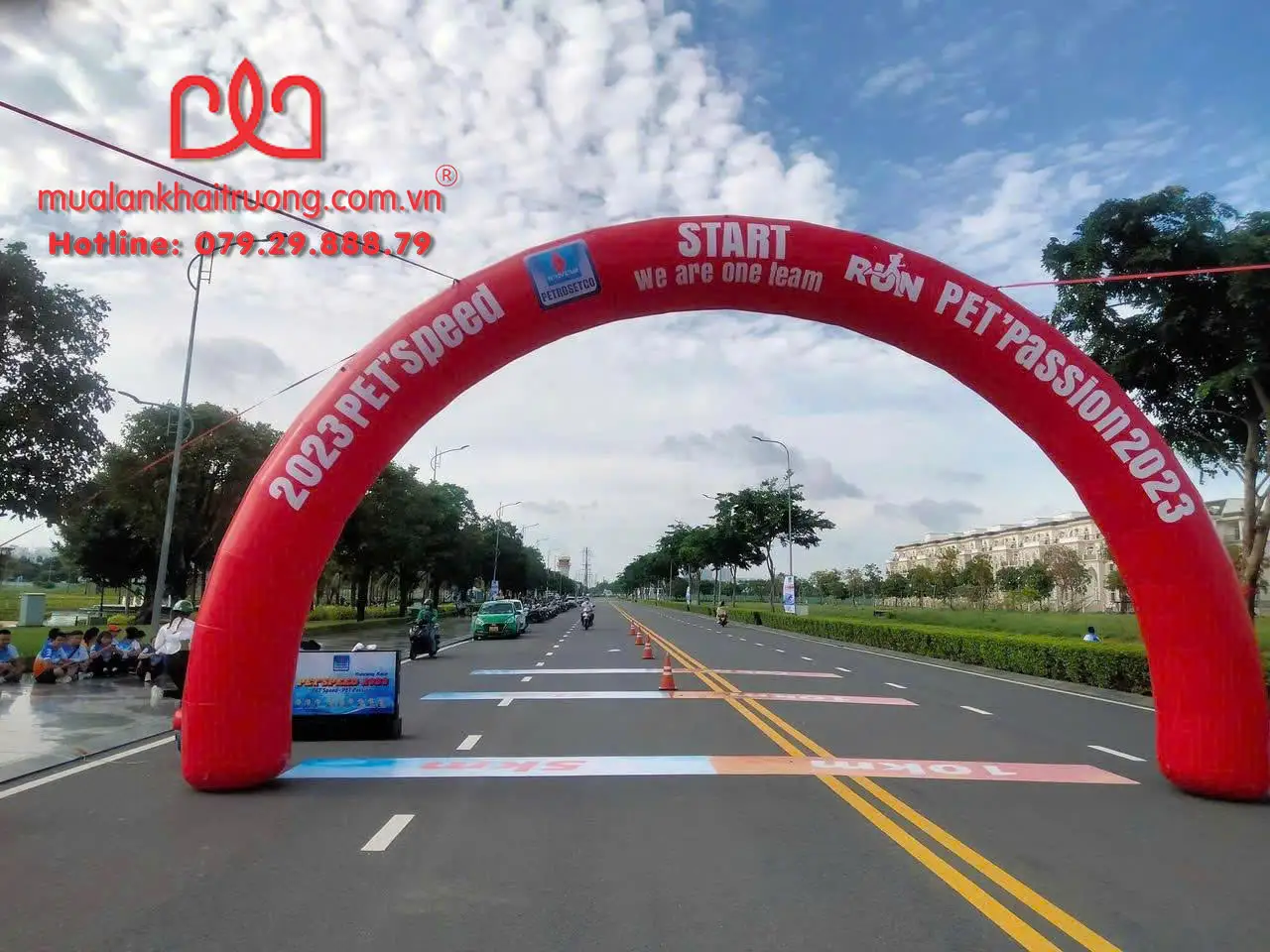 Cổng hơi thu hút ánh nhìn từ xa